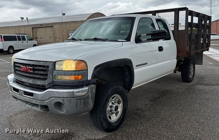 2004 GMC Sierra 2500HD Ext. Cab flatbed pickup truck - EV3068