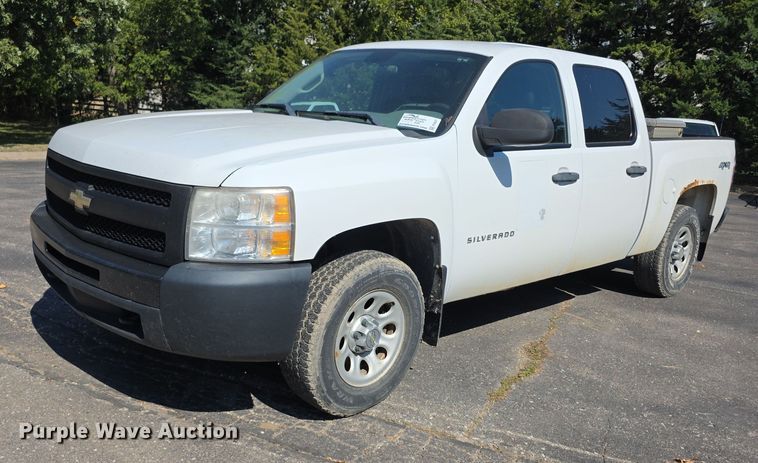 2011 Chevrolet Silverado 1500 Crew Cab pickup truck - FI0507