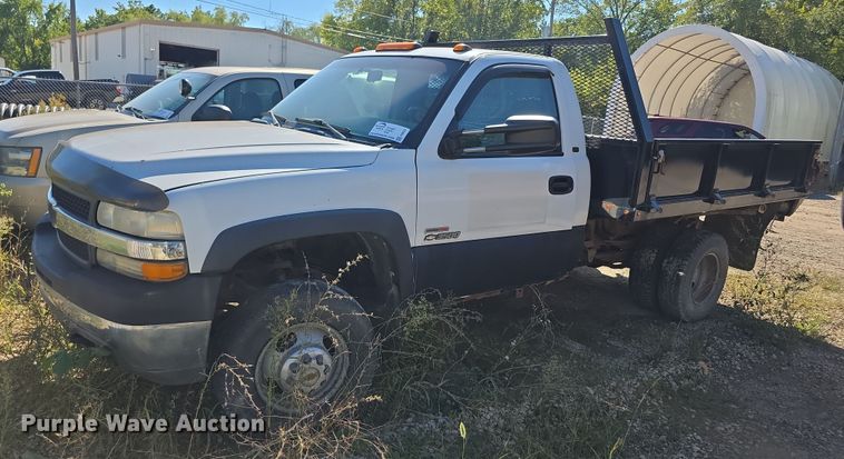 2001 Chevrolet Silverado 3500 dump bed pickup truck - FI0523