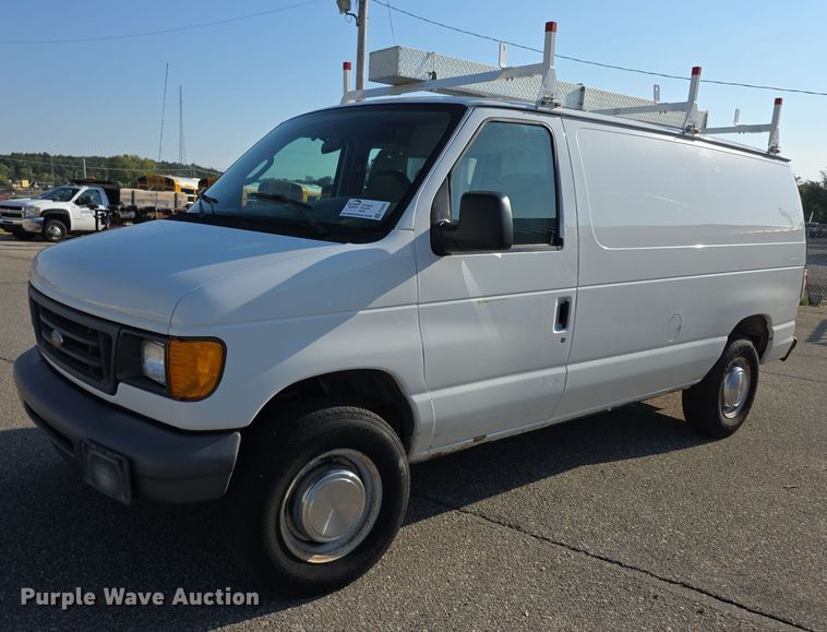 2006 Ford E250 van - FI0545