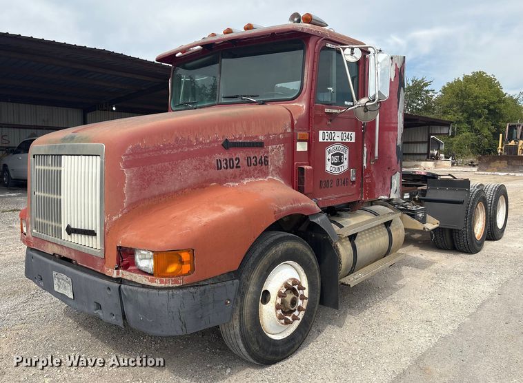 1995 International 9200 semi truck - GH9402