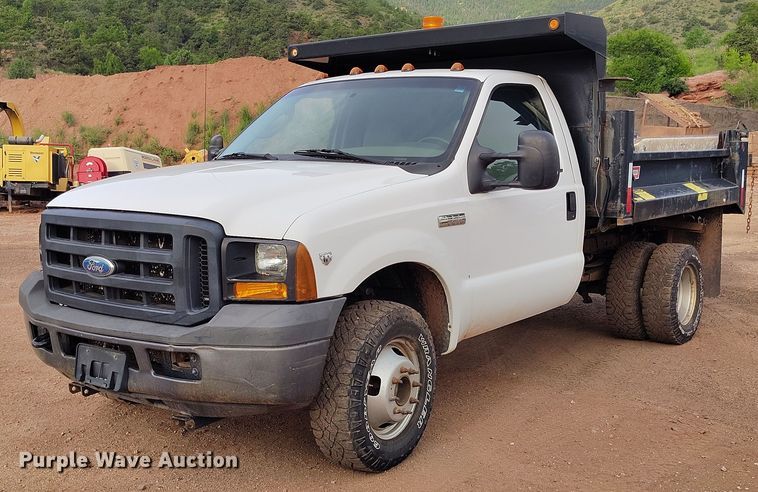 2006 Ford F350 Super Duty XL dump bed pickup truck - IP9637