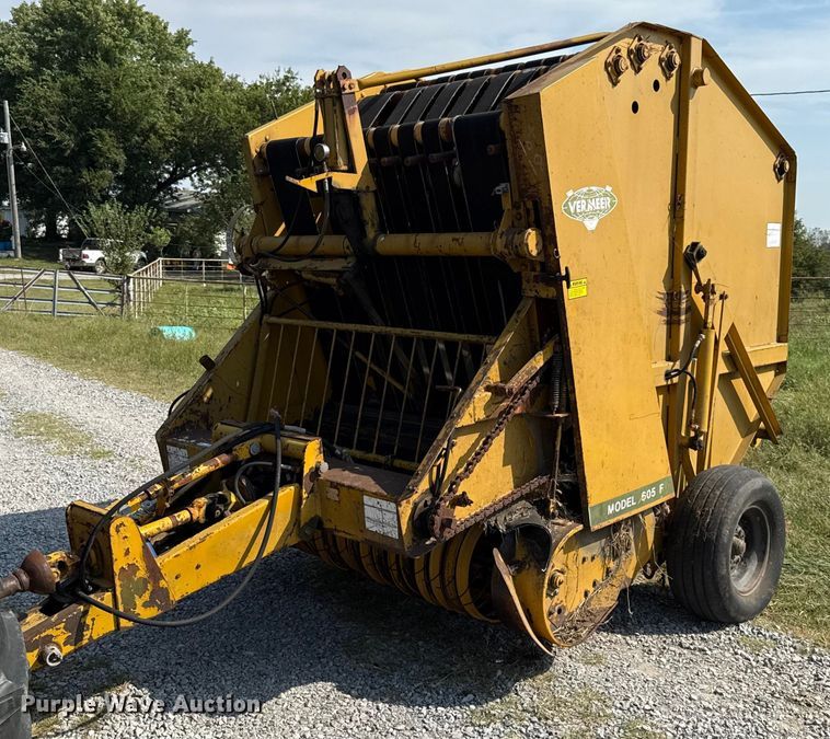 Vermeer 605F round baler - DY8192