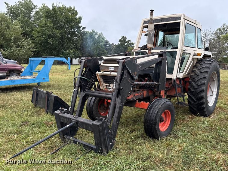 Case 1690 tractor - DY8224