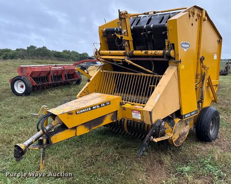 Vermeer 605F  round baler - DY8225