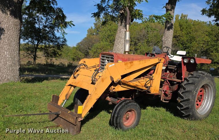 International Harvester 756D tractor - DZ6385