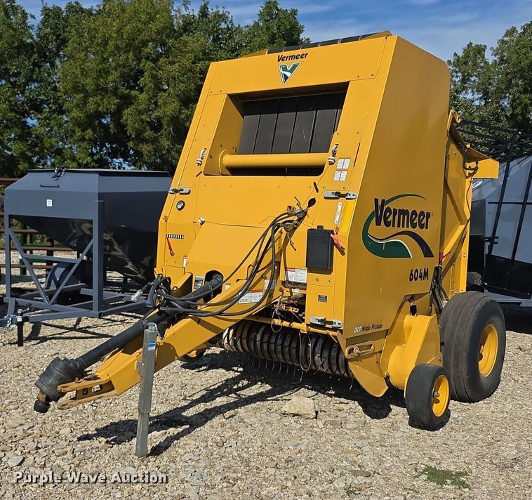 2008 Vermeer  604M DCF Wide pickup round baler - DZ6387