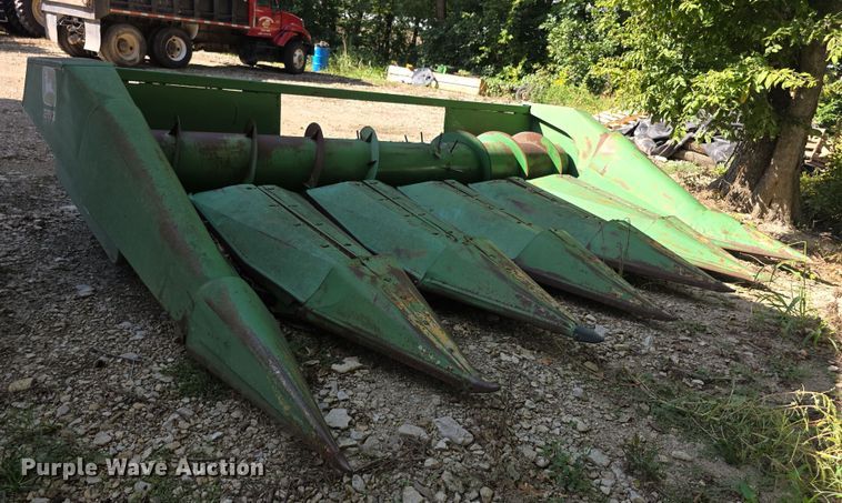 John Deere  650 corn head - DZ6391