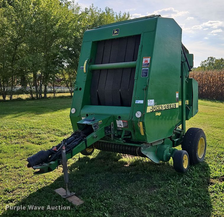 John Deere 466 round baler - EB8357