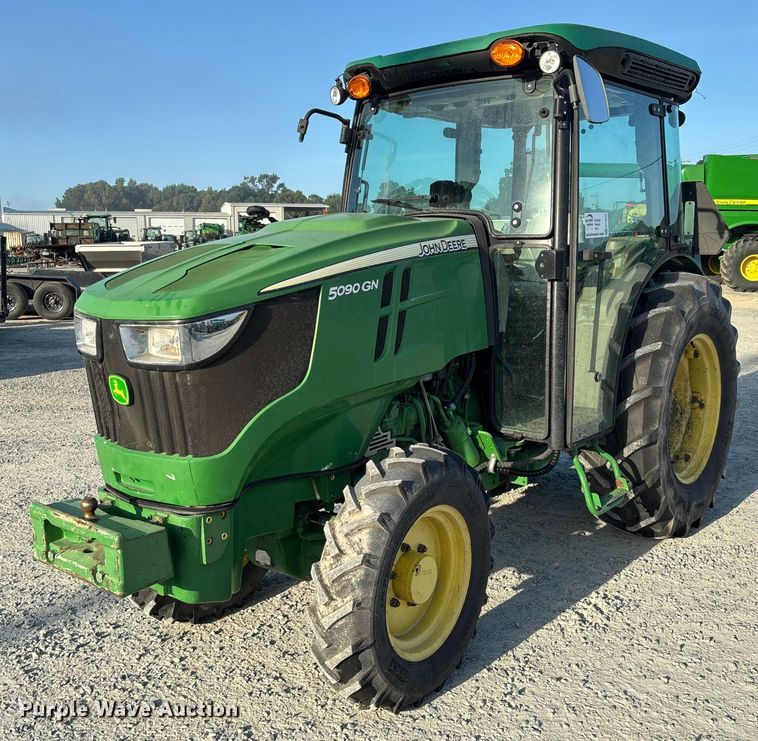 2017 John Deere 5090GN MFWD tractor - EC3840