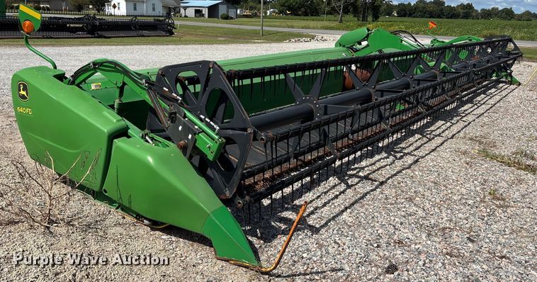 2012 John Deere 640FD flex draper head - EC3842