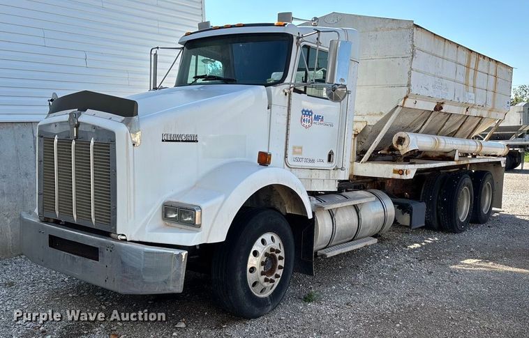 2000 Kenworth T800 fertilizer delivery truck - ED2257