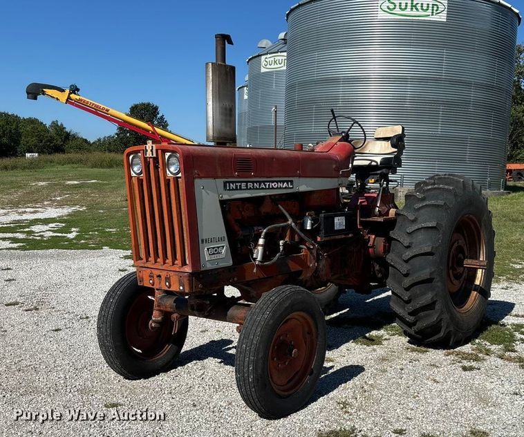 1965 International Harvester 806  tractor - EN5656
