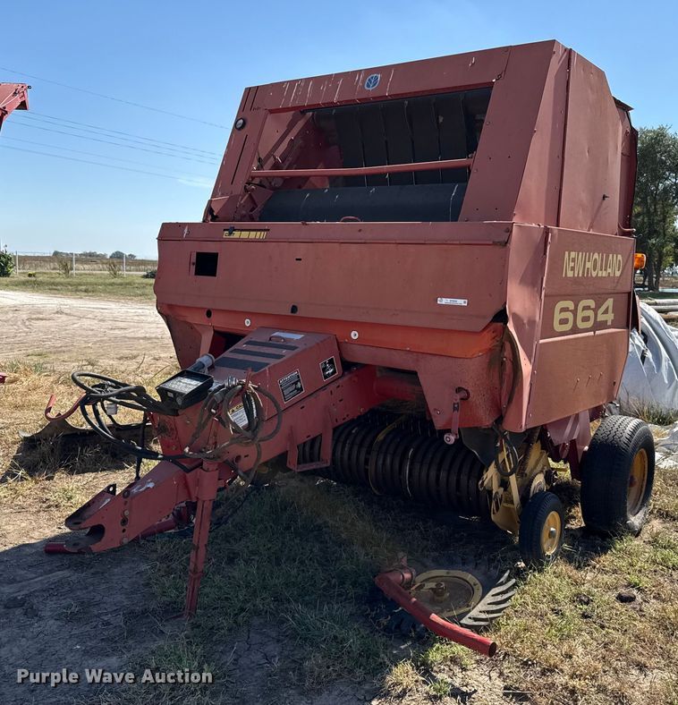 New Holland 664 round baler - EP0692