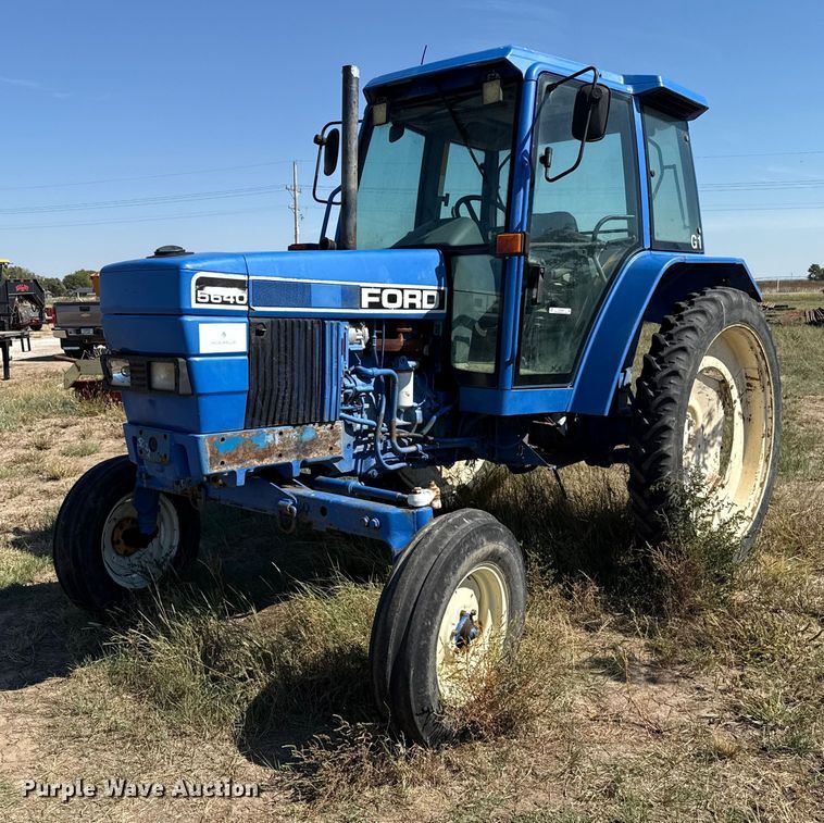Ford 5640 tractor - EP0699