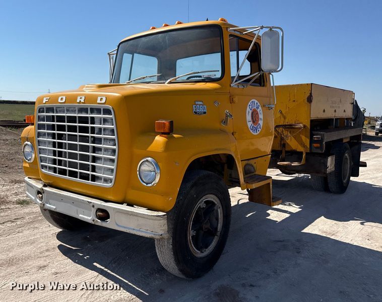 1982 Ford LN700 pothole patcher truck - EP0702