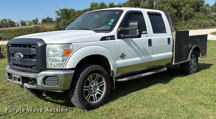2016 Ford F250 Super Duty Crew Cab flatbed pickup truck - ET4604