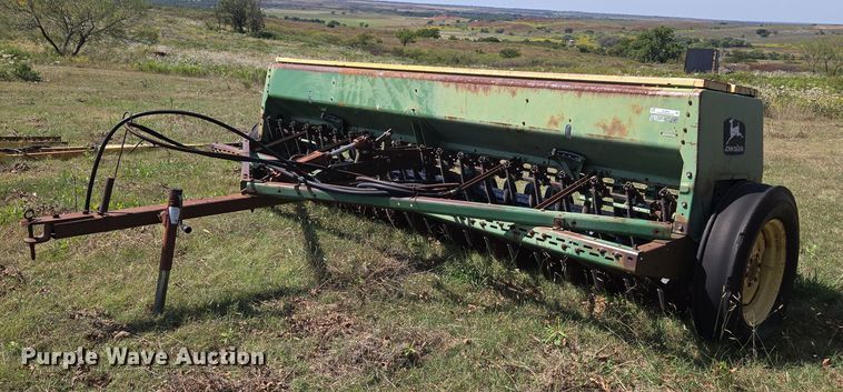 John Deere 8300 grain drill - EU3804