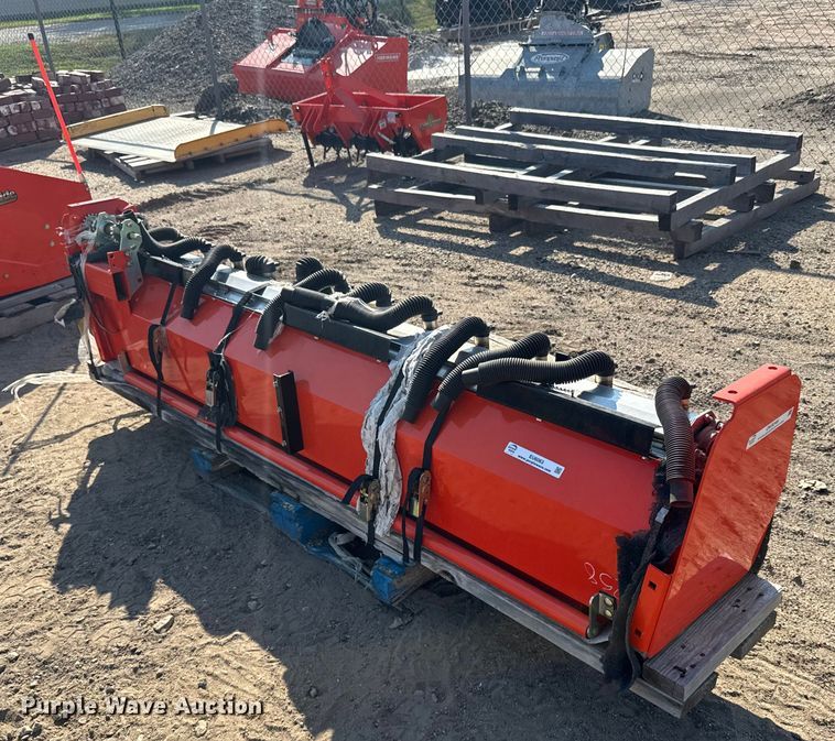 Land Pride 800 fertilizer box - EU6063