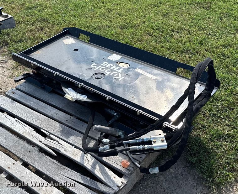 Kubota TH35 skid steer tilt hitch - EU6071