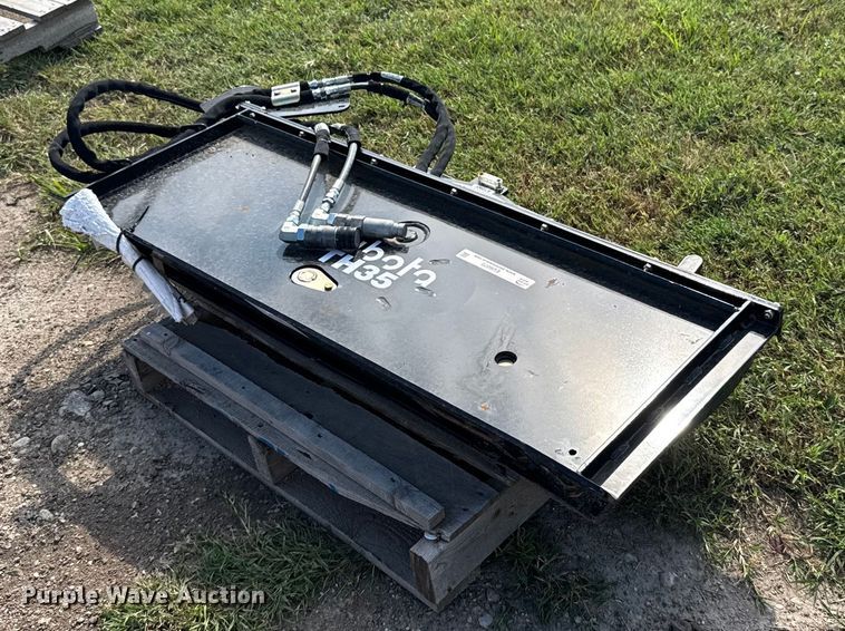 Kubota TH35 skid steer tilt hitch plate - EU6072