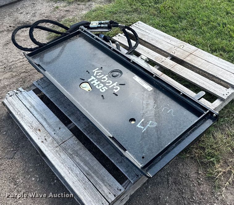 Kubota TH35 skid steer tilt hitch plate - EU6073