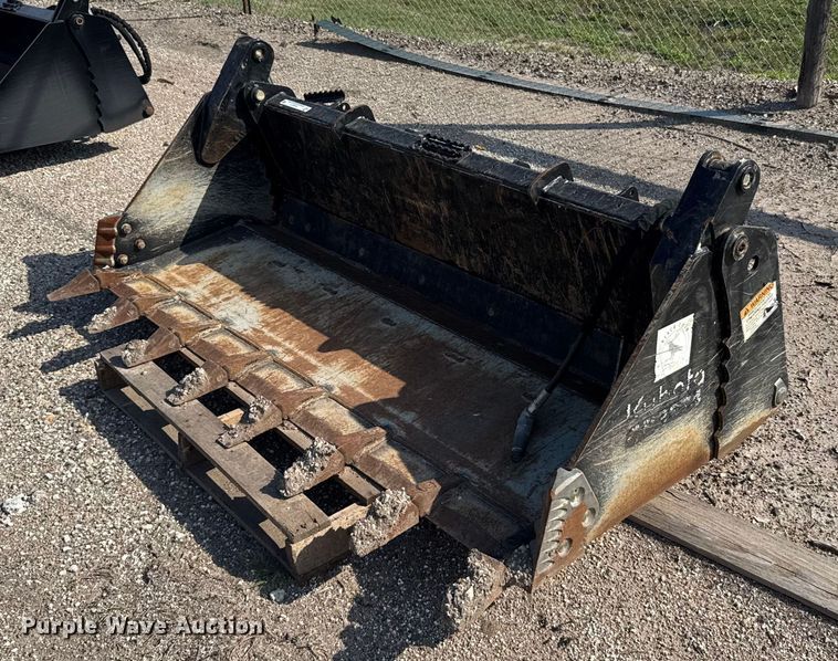 Kubota CB3574 skid steer four-in-one bucket - EU6077