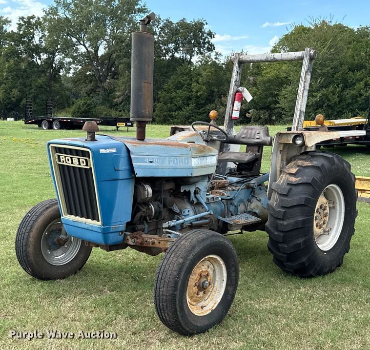 Ford 4600 tractor - GH9371