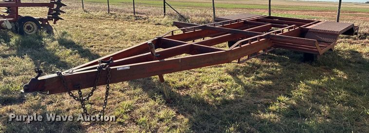 Donahue Manufacturing 800 windrower trailer - IE9213