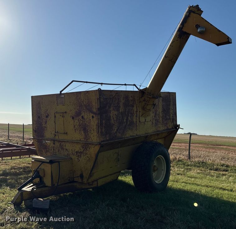 Big 12 12K grain cart - IE9214