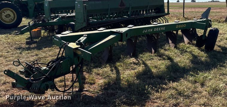 John Deere 2600 6 bottom plow - IE9218