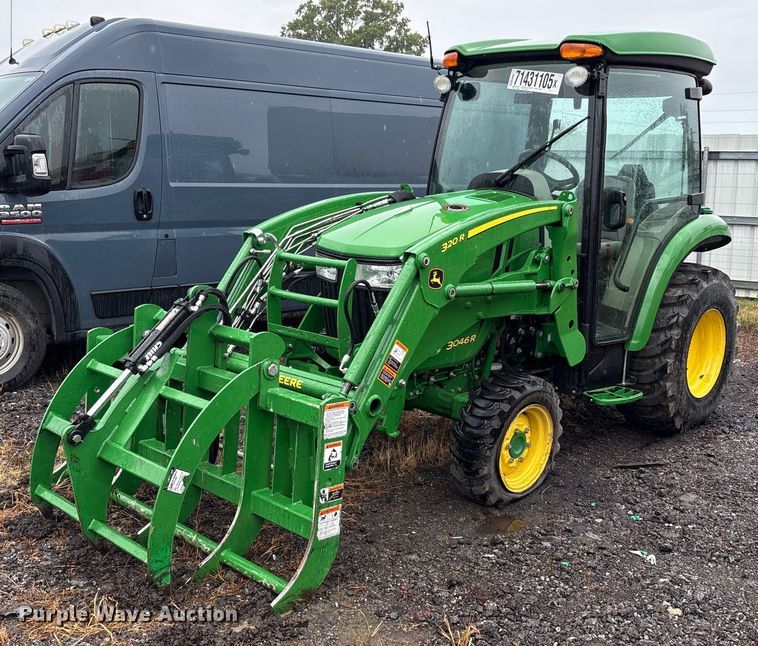 2017 John Deere 3046R MFWD tractor - YA1155