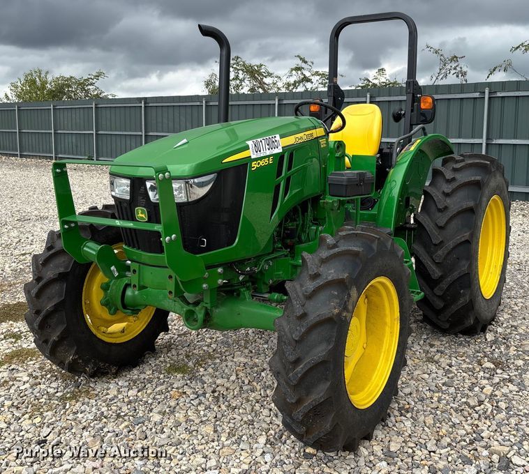 2022 John Deere 5065E MFWD tractor - YA1160