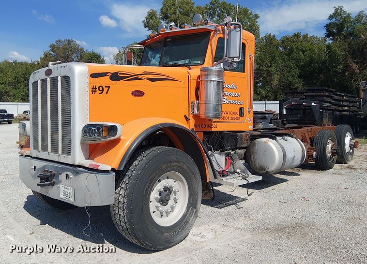 2012 Peterbilt 388 truck cab and chassis - DJ7828