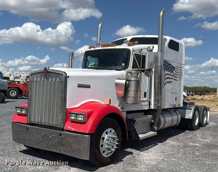 2006 Kenworth W900 semi truck - DO2578