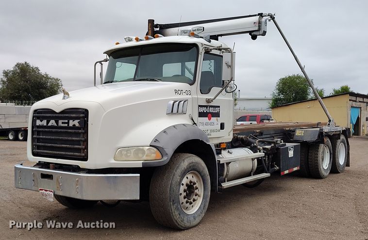 2008 Mack 813 Granite roll-off container truck - DP8897