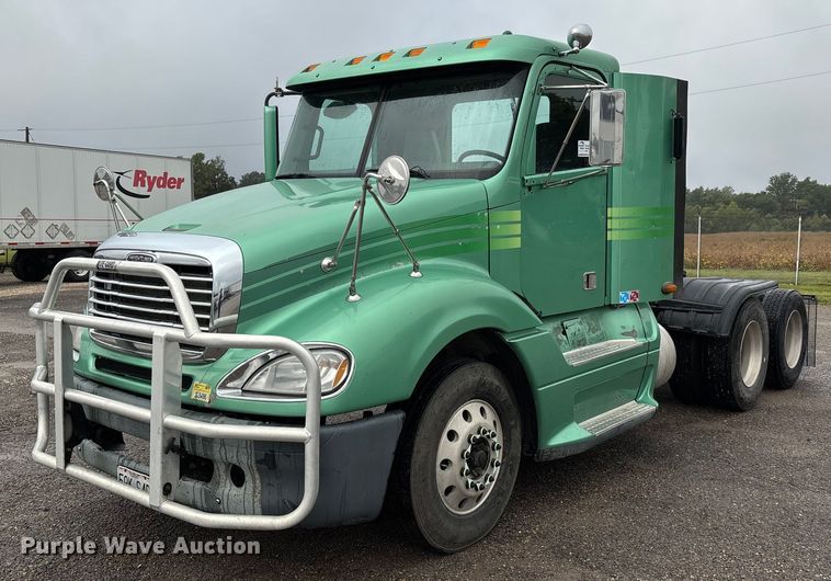 2016 Freightliner Columbia semi truck - DU1338