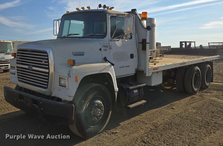 1994 Ford LN8000 flatbed truck - EC1142