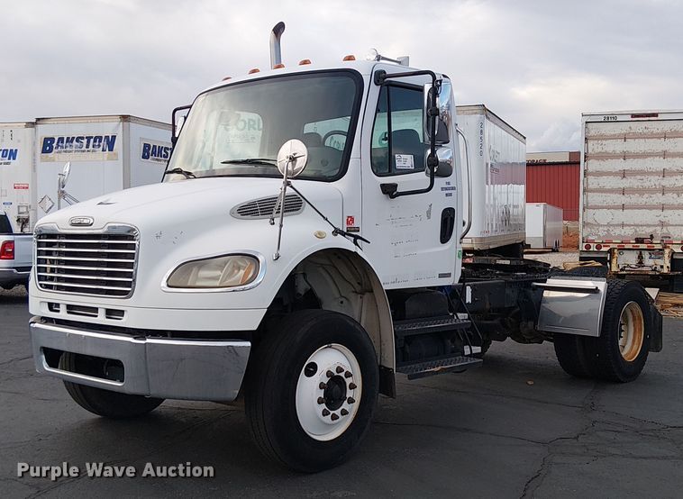 2007 Freightliner M2 semi truck - EC1203
