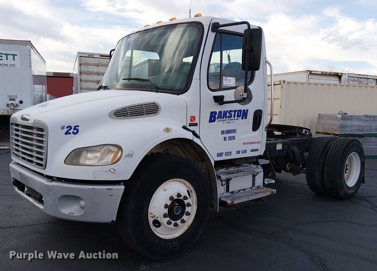 2006 Freightliner M2 semi truck - EC1206