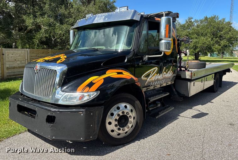 2012 International 4300 rollback truck - EC3841