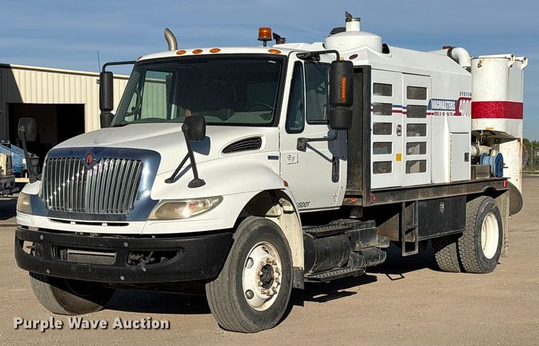 2009 International 4400 SBA  vacuum truck - EC8039