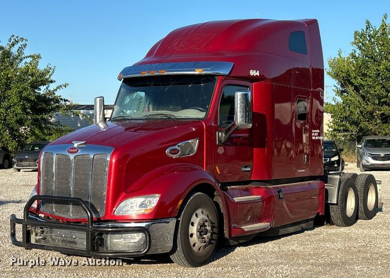2021 Peterbilt 579 semi truck - ED2249