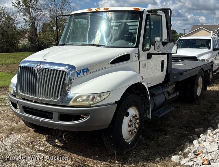 2007 International 4300 flatbed truck - ED2256