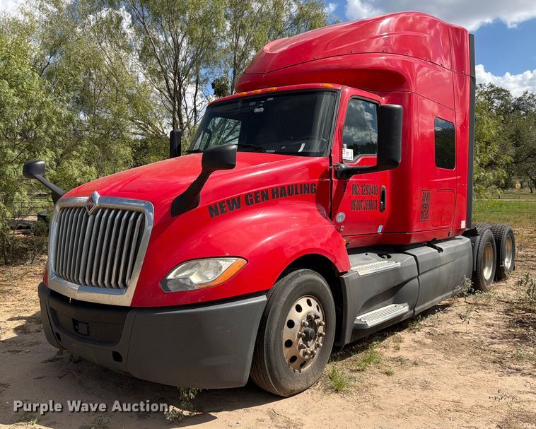 2019 International LT625 semi truck - ED5917