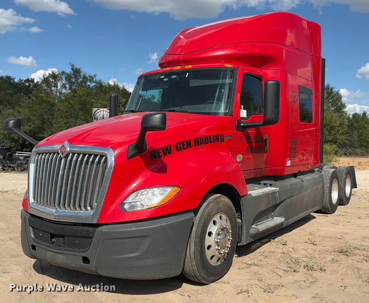 2019 International LT625 semi truck - ED5918