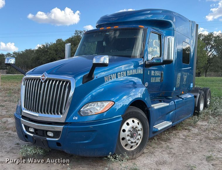 2019 International LT625 semi truck - ED5919