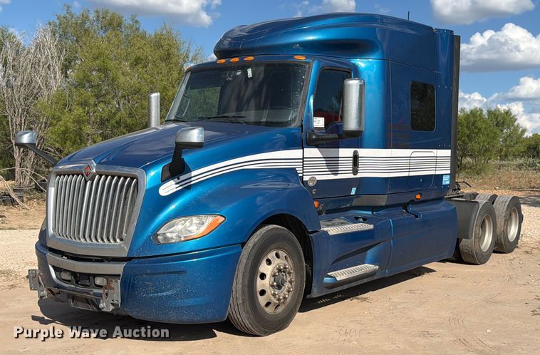 2019 International LT625 semi truck - ED5920