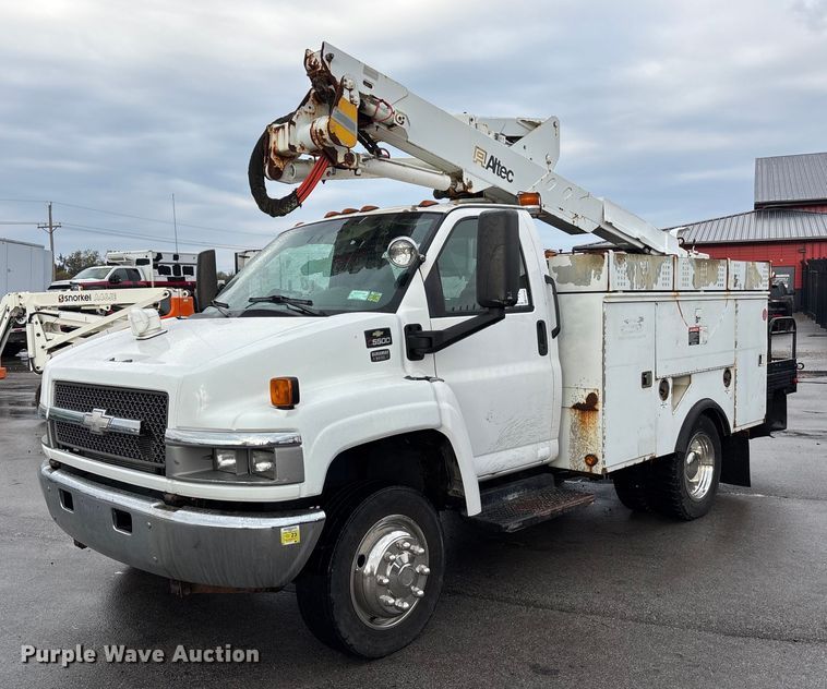 2007 Chevrolet C5500 bucket truck - EE4152