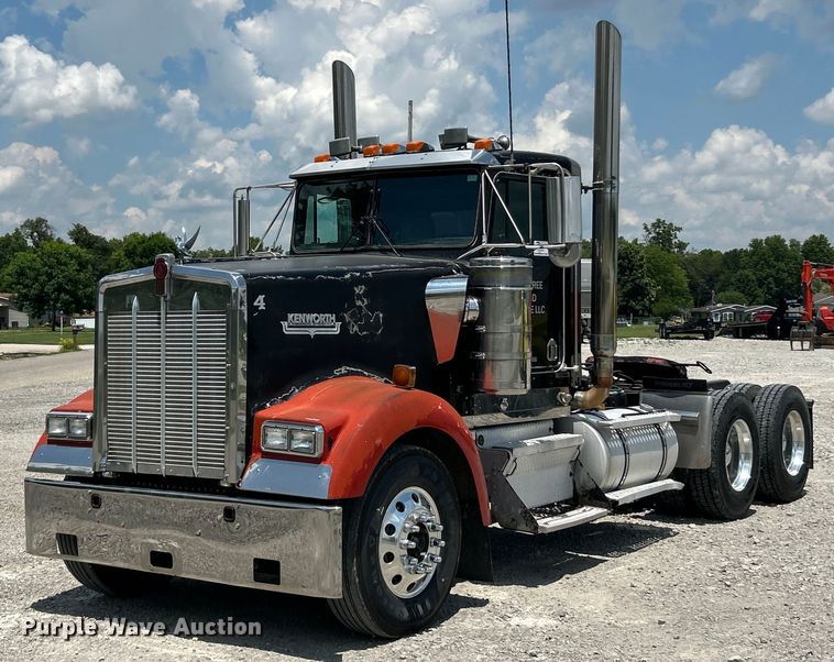 2000 Kenworth  W900 semi truck - EF2072